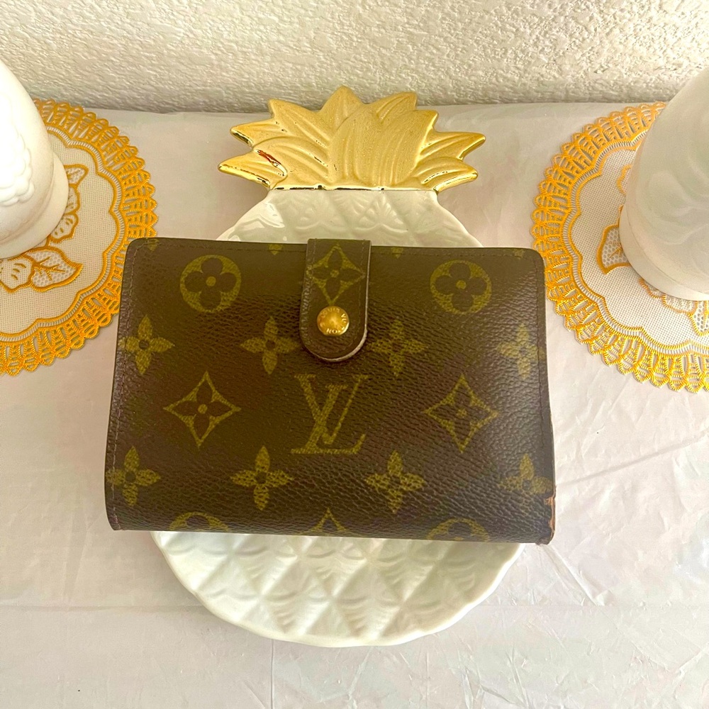 Louis Vuitton Monogram bifold wallet GUC